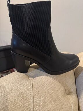 Crown Vintage Black Ribbed Shaft Block Heel Ankle Boots